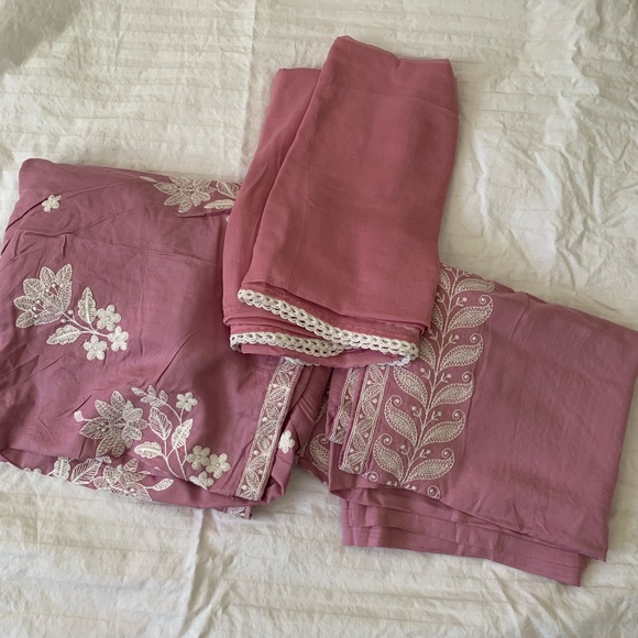 Salwar suits - Picture 4 of 5
